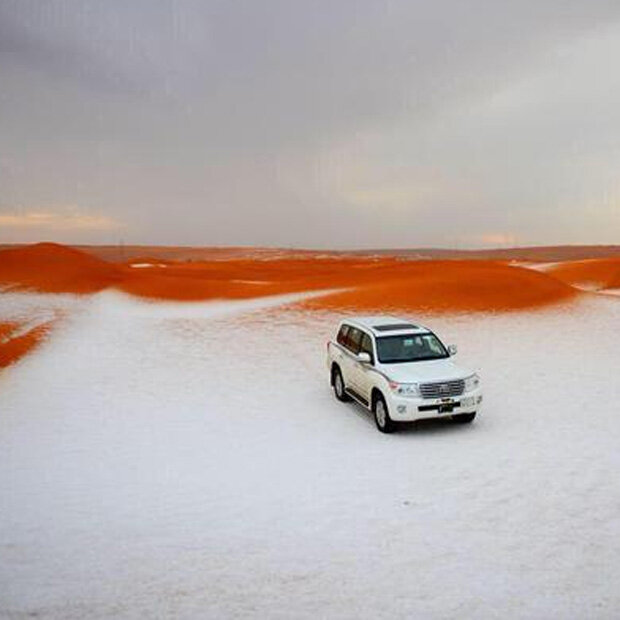 Schnee in der Wüste von Saudi Arabien