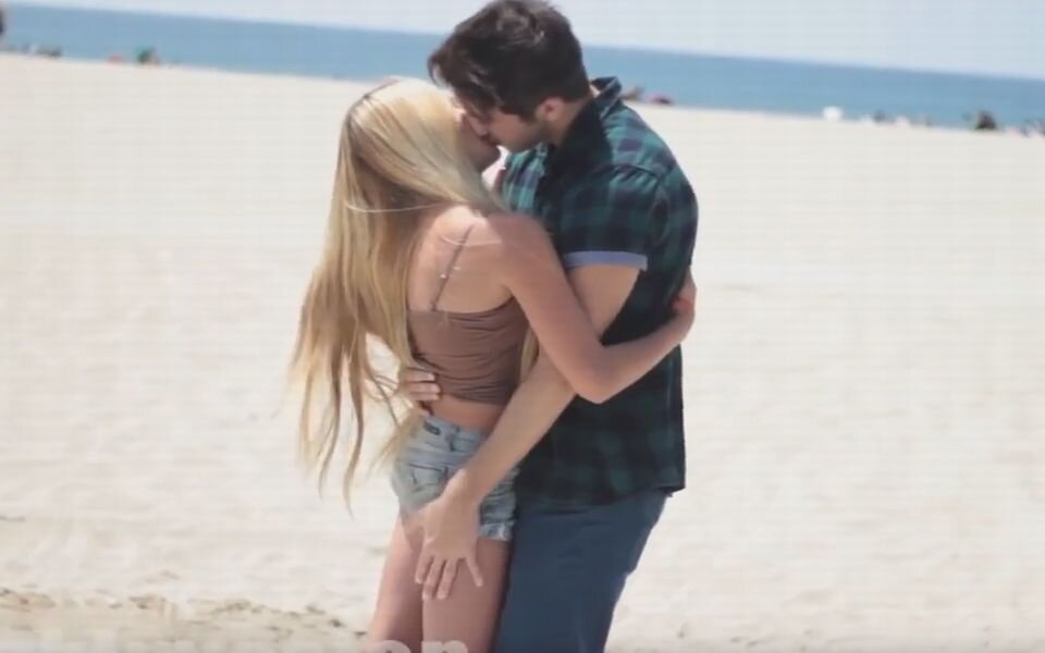 Dieser Youtuber küsst wildfremde Frauen auf der Straße!