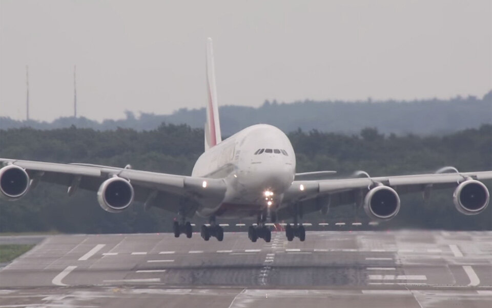 Airbus A380 legt dramatische Landung hin