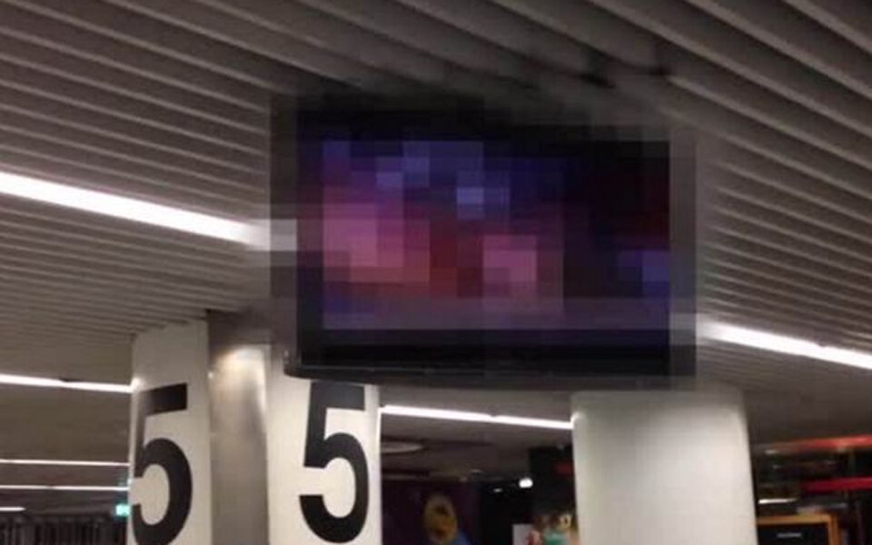 Flughafen zeigte Sexfilm