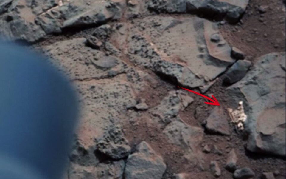 Mars Rover entdeckte Alien-Skelett