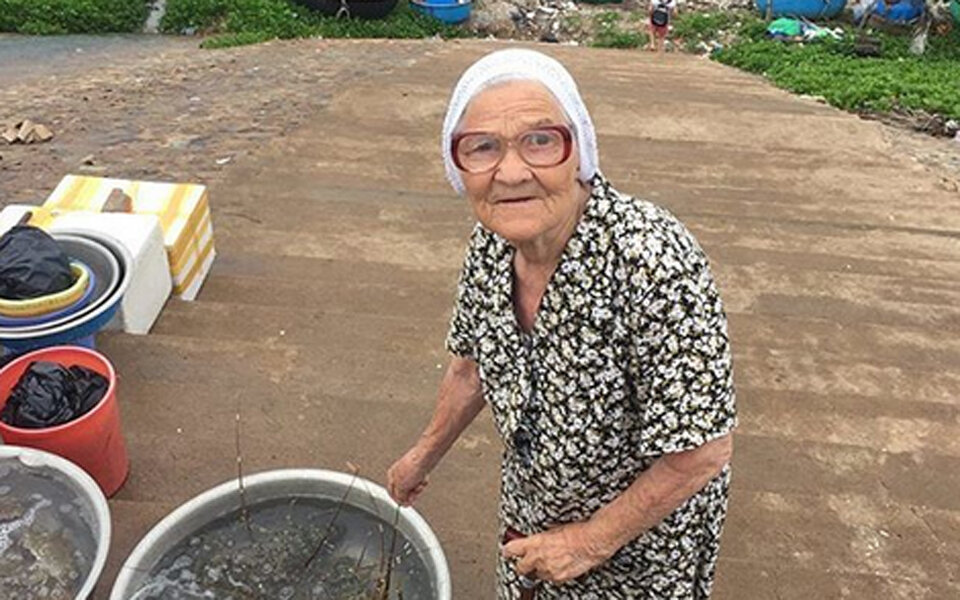 Diese 89-jährige reist alleine um die Welt