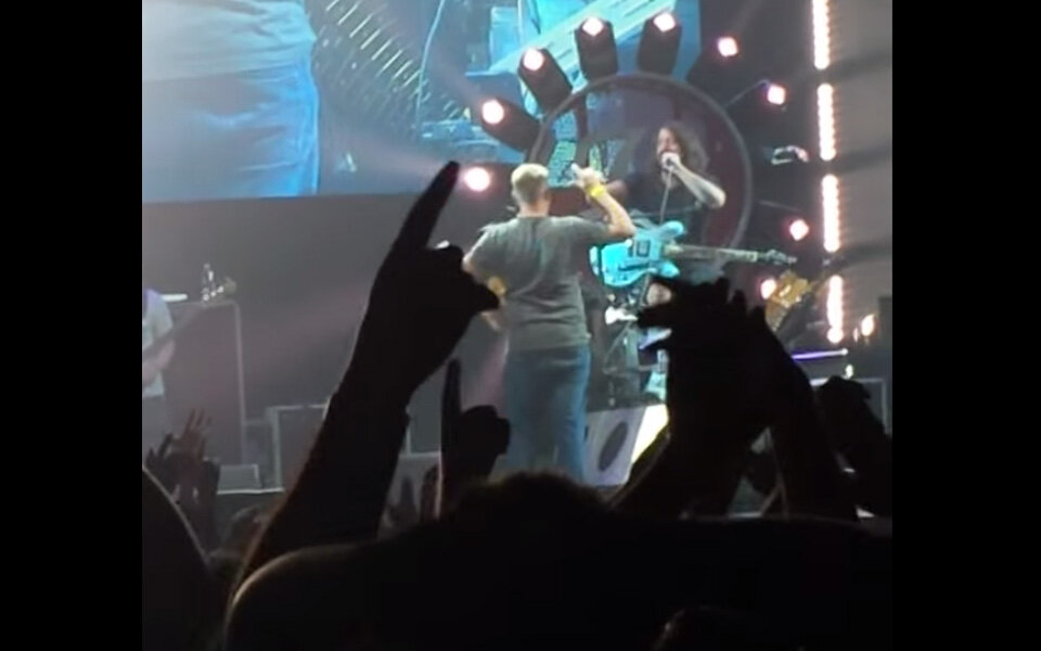 Foo Fighters holen Fan auf die Bühne - dann passiert etwas Magisches