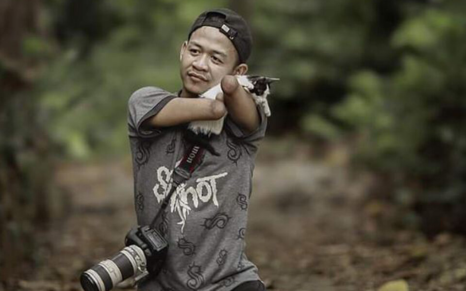 Er ist ohne Arme und Beine geboren – jetzt ist er Profi-Fotograf