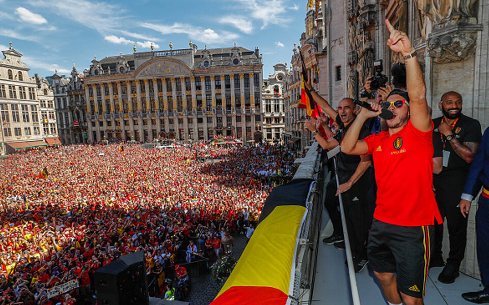 Fans feiern DJ Hazard & Belgien