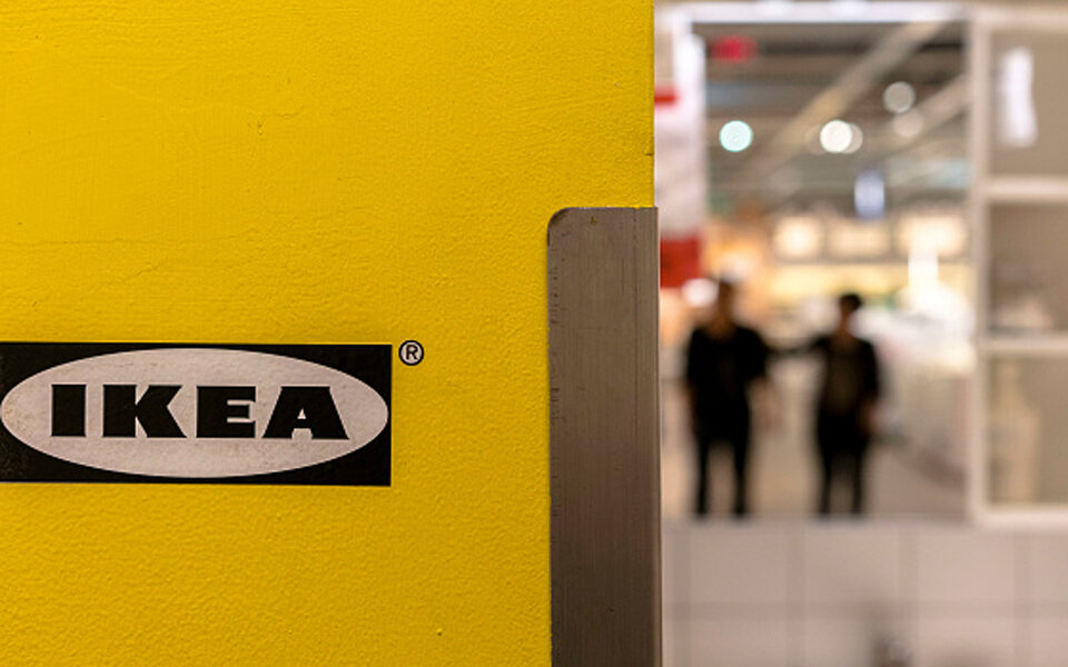 Engländer stürmen IKEA nach dem Sieg