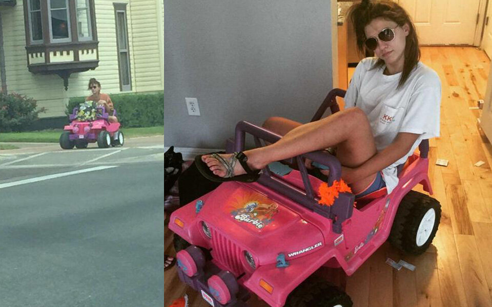 Schein gezupft: Studentin fährt jetzt Barbie-Jeep