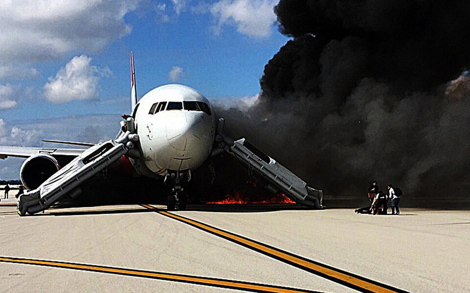Flugzeug ging beim Start in Flammen auf
