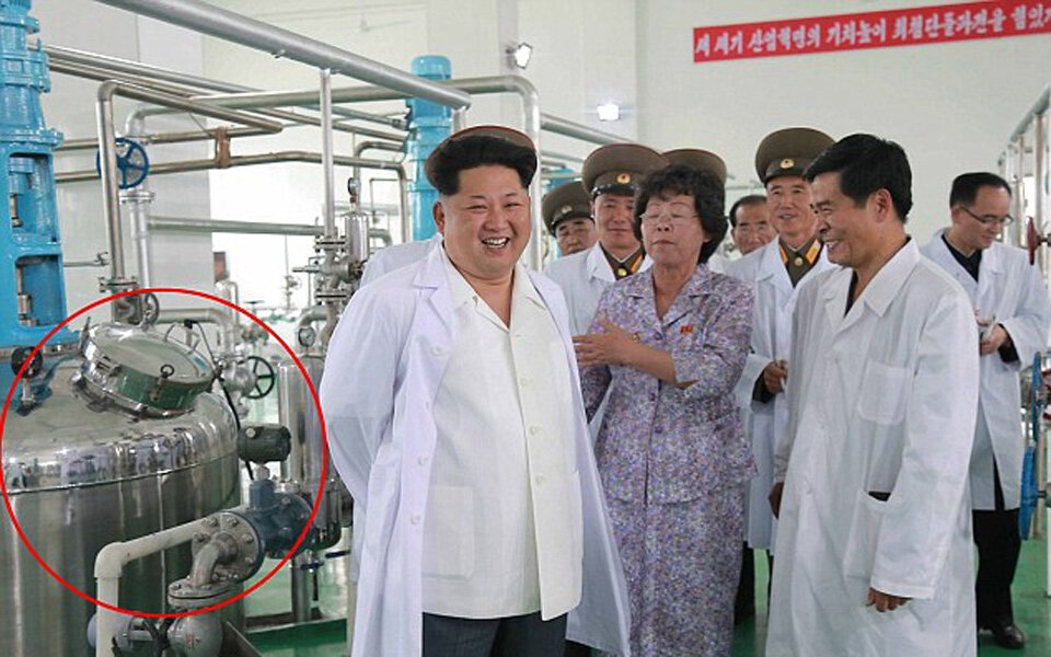 Irrer Kim zeigt Bio-Waffen-Ausrüstung