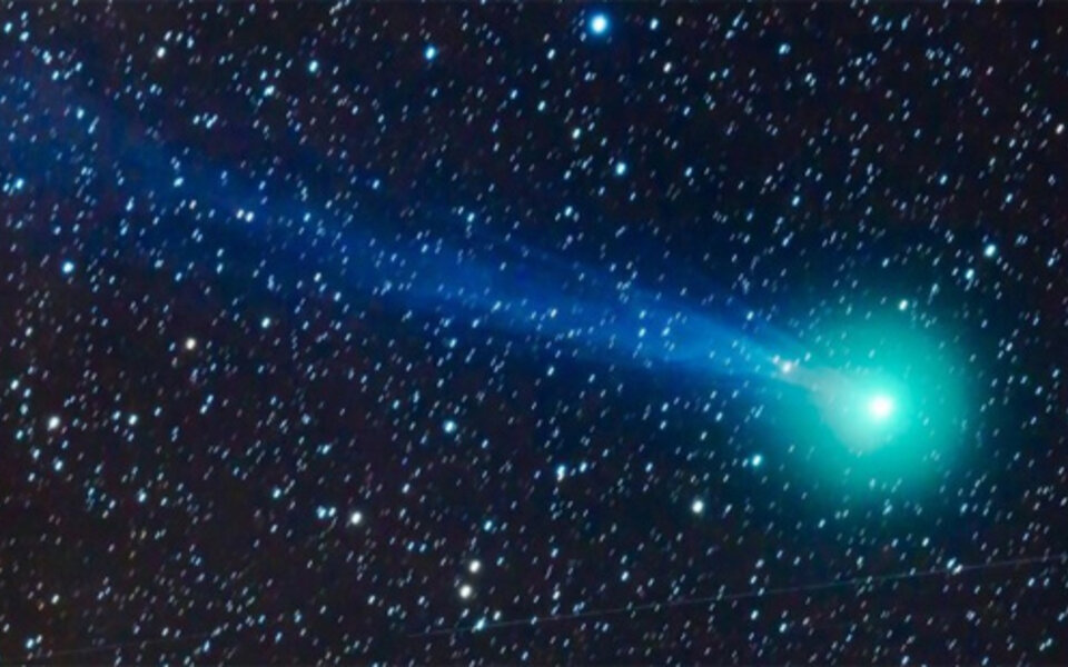 Ein Komet zieht über Europa und er ist wunderschön