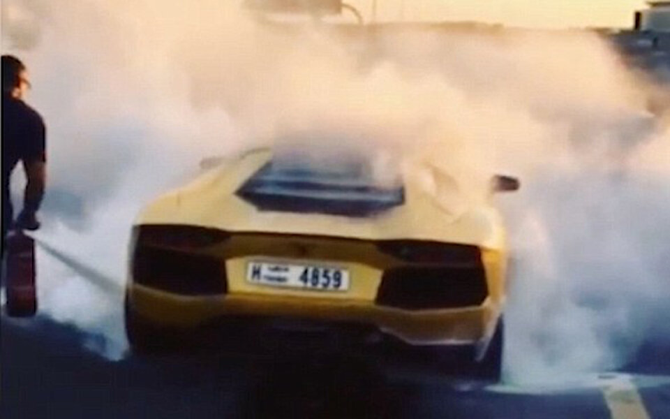 Luxus-Lamborghini geht in Flammen auf