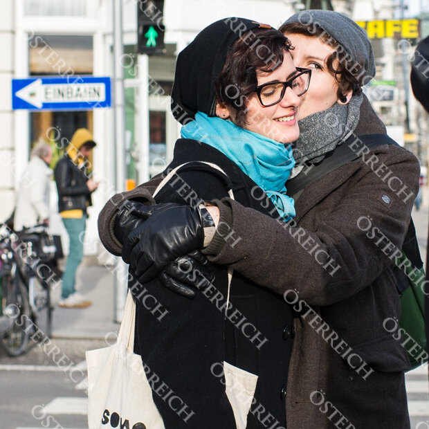 Weil sie sich küssten, wurden zwei Wienerinnen im Café Prückel des Lokals verwiesen.