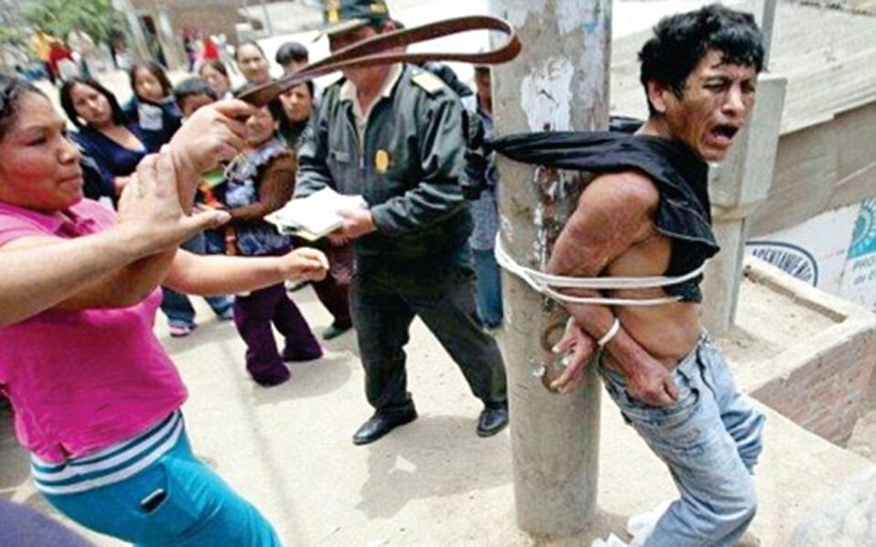 Bilder zeigen brutale Straßen-Justiz in Peru