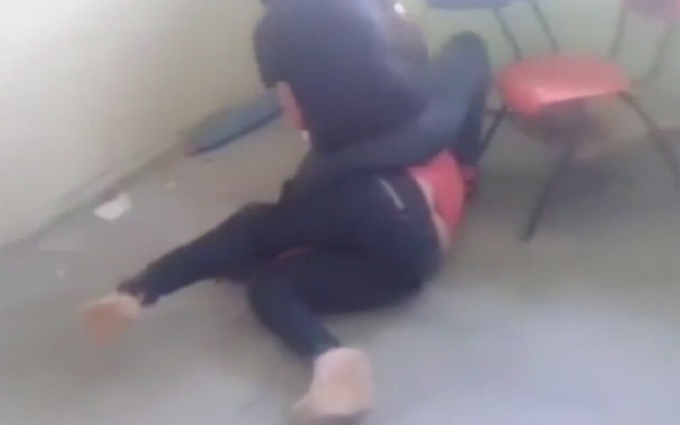 Mexikanerin verprügelt Lehrerin vor der Klasse