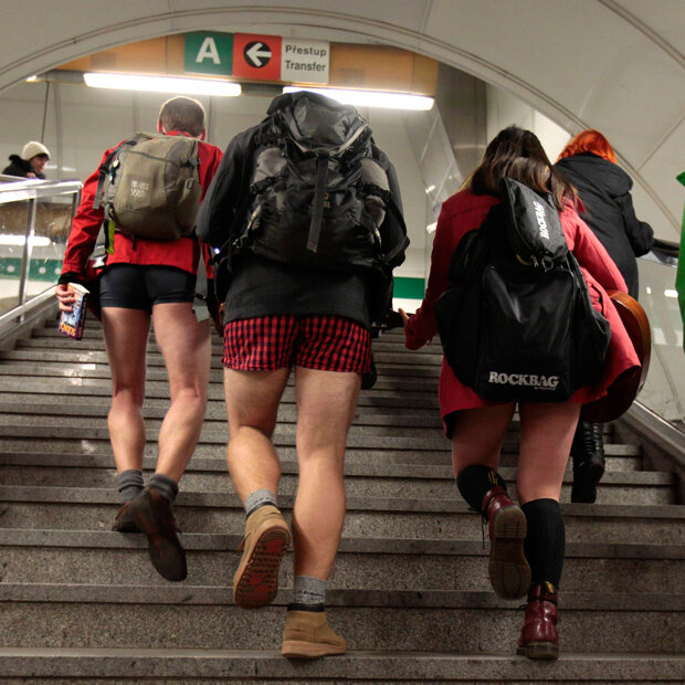 Hunderte lassen in der U-Bahn die Hosen runter