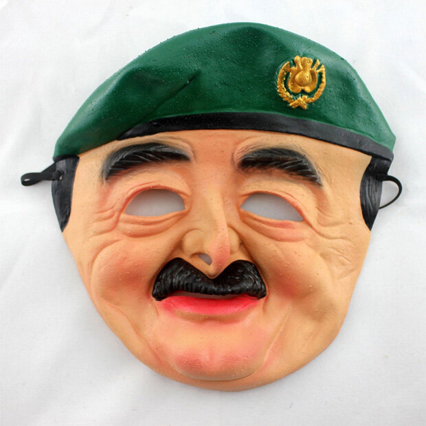 Auch die Saddam Hussein-Maske ist geschmacklos.