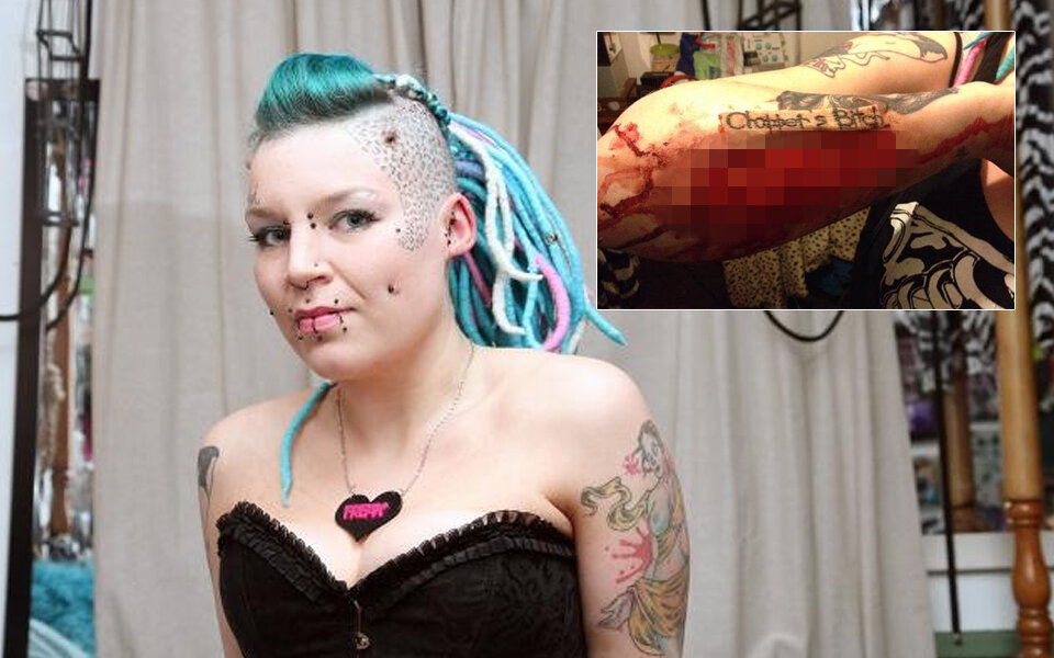 Frau schneidet sich Tattoo aus dem Arm, schickt es ihrem Ex