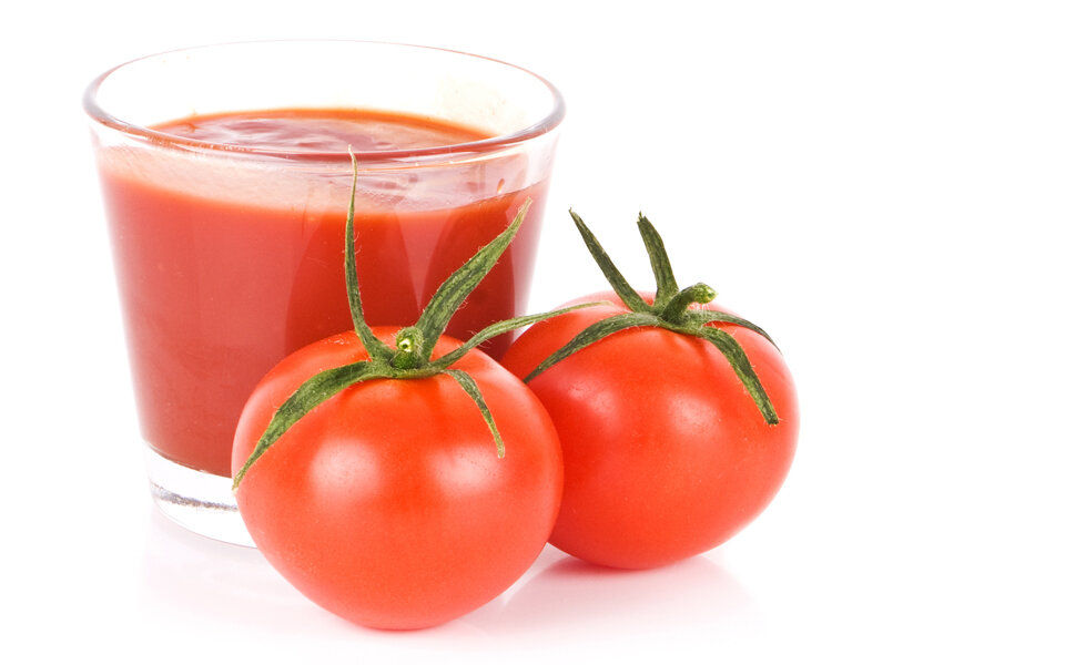 Darum schmeckt uns Tomatensaft im Flieger